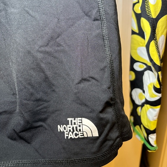 The North Face - Black & Yellow Fitted Long Sleeve Floral Pullover Stretchy Top - Picture 2 of 8